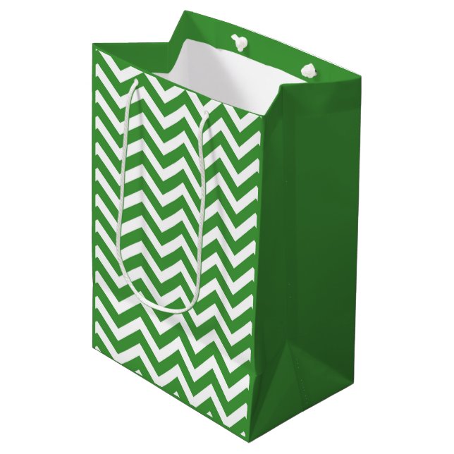 Sac Cadeau Moyen Vert foncé et chevron de mariage d'anniversaire bl (Devant Angle)