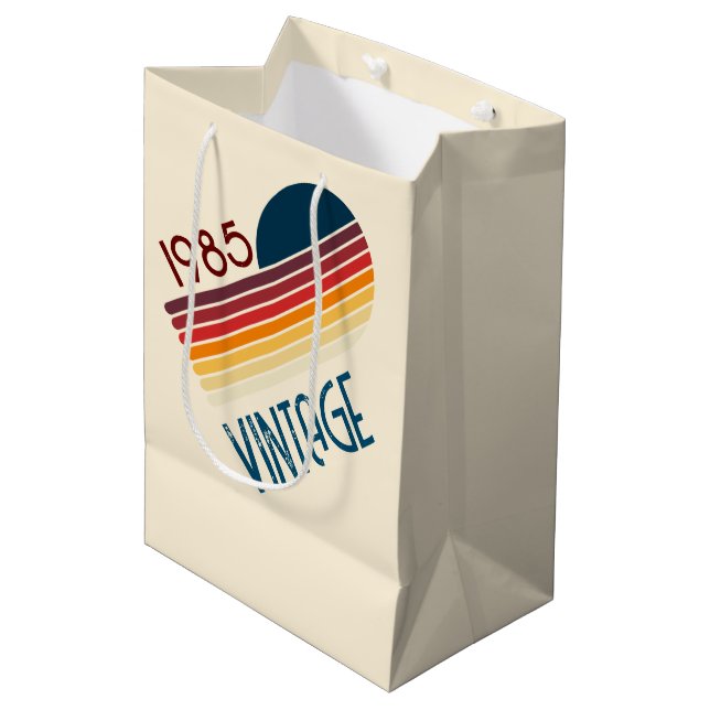 Sac Cadeau Moyen Vintage 1985 Retro Stripe Sun (Devant Angle)