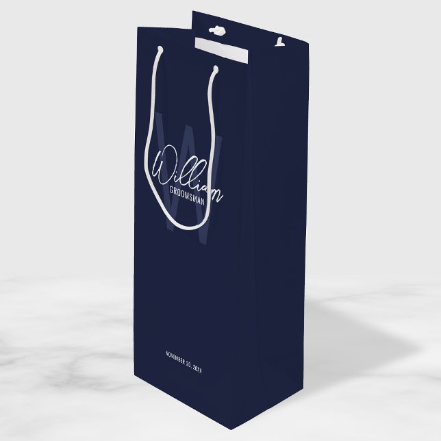 Sac Cadeau Pour Bouteille Navy Blue Script Nom du Groomsman personnalisé (Créateur téléchargé)
