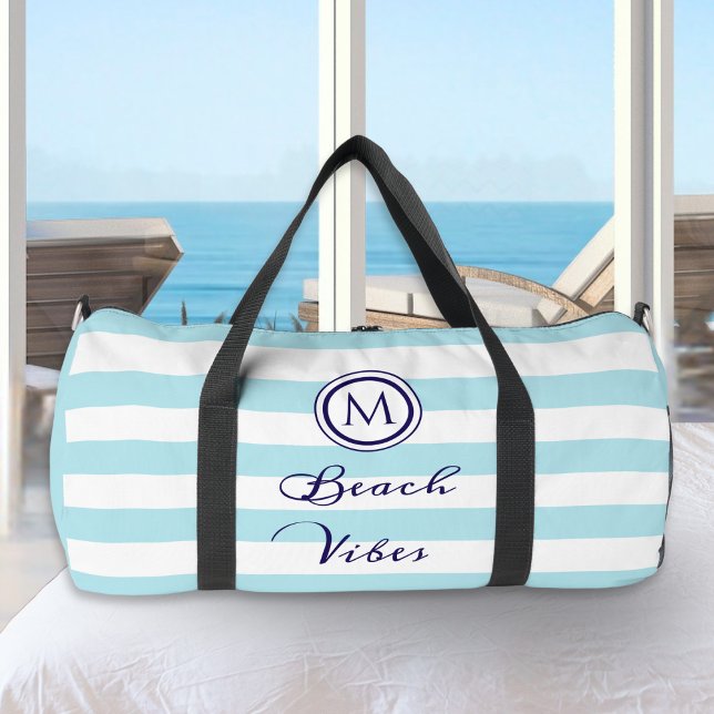 Sac De Sport Plage Côtière Vibe Nautique Rayures Monogrammes (A monogrammed duffel bag in light blue and white striped design, with 'Beach Vibes' script caption)