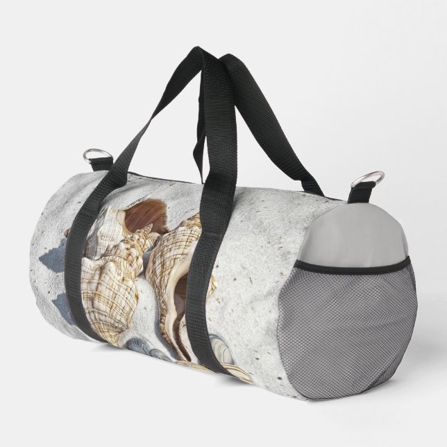 Sac De Sport Une collection de coquillages sur le sable (Coin droit)