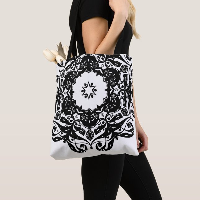 Sac fourre-tout Mandala noir et blanc (De près)