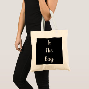 Sac fourre-tout noir et blanc avec dans le sac en 