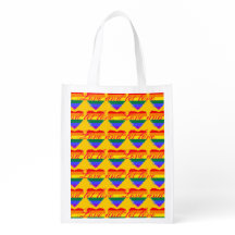 Aimez et laissez le motif de coeurs d'arc-en-ciel