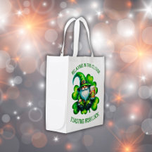 Saint Patrick Gnome mignonne avec bière |