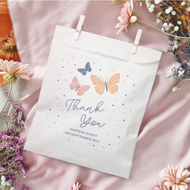 Sachets En Papier Anniversaire simple et moderne du papillon (This modern design brings a fresh twist to a classic theme with its minimalist butterfly motif.)