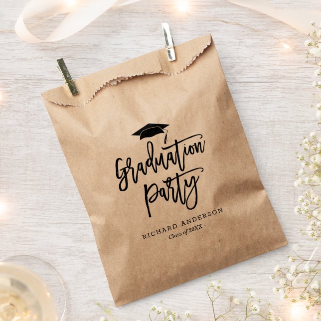 Sachets En Papier Black and White Modern Script Graduation Party (Coupé)