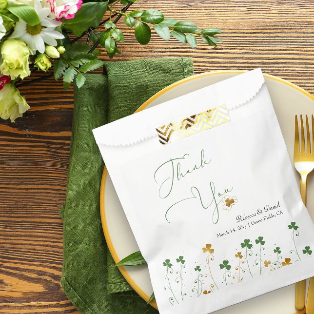 Sachets En Papier Fleur sauvage shamrock Mariage Calligraphie Merci (Wedding Favor Bags from my Shamrock Wildflower Collection)