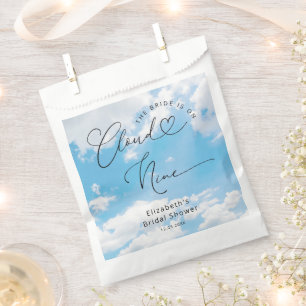 Sachets En Papier La Mariée Est Sur La Fête des mariées Nuage 9