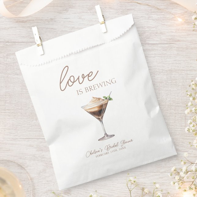 Sachets En Papier L'amour brasse la Fête des mariées Espresso Martin (Love is Brewing Espresso Martini Bridal Shower Favor Bags, Coffee Theme Bridal Brunch, Chic, Trendy)