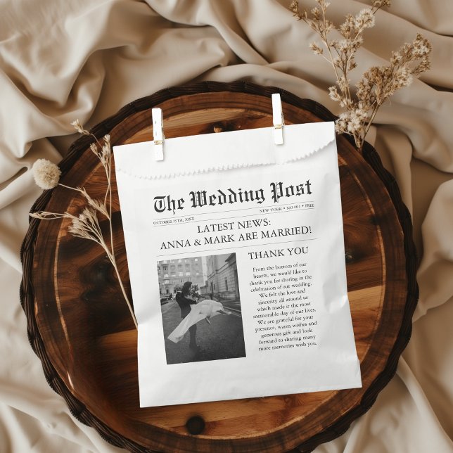 Sachets En Papier Mariage photo unique du journal (newspaper wedding favor bags)