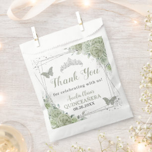 Sachets En Papier Quinceañera Sage Green Floral Papillons en argent