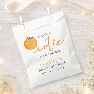 Sachets En Papier Un Petit Cutie Se Trouve Sur Le Chemin Du Baby sho
