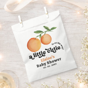 Sachets En Papier Un Petit Cutie Se Trouve Sur Le Chemin Du Baby sho
