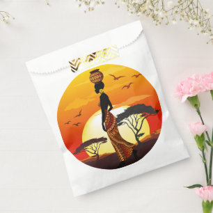 Sachets En Papier Une belle femme africaine Silhouette sur les solei