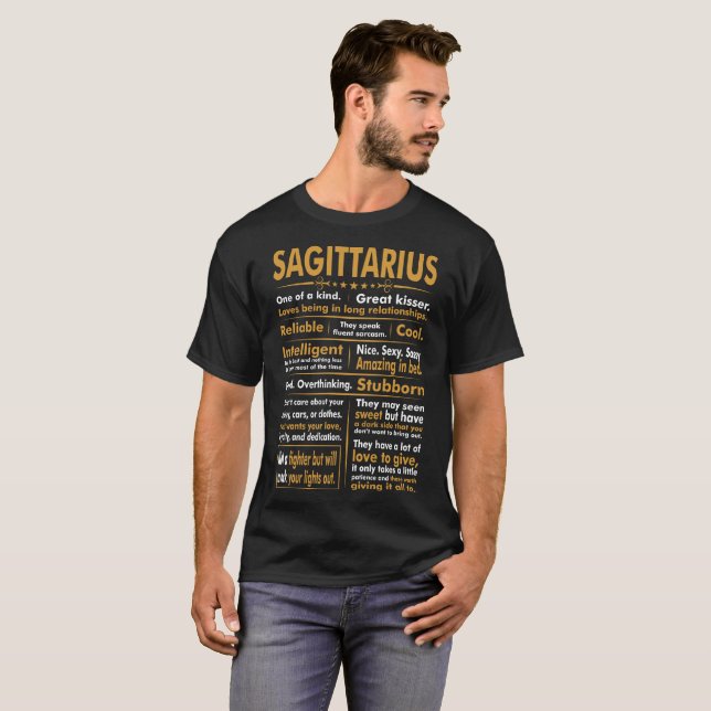 Sagittaire stupéfiant dans le T-shirt têtu de lit (Devant entier)
