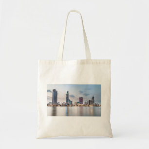 Saigon (Ho-Chi-Minh-Stadt) Skyline bei Sonnenunter Tote Bag