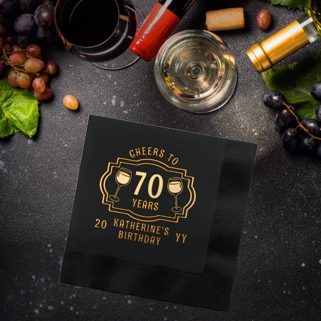 Salles de vin à 70 ans Anniversaire Nom ("Cheers to 70 Years" wine Glasses 70th Birthday with Name and Year Stamped Foil Napkins)