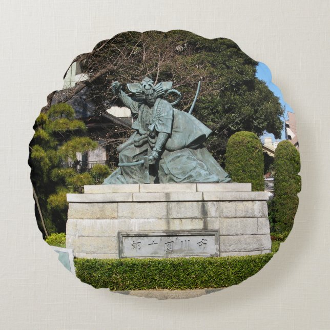 Samurai Kamakura Gongoro Kagemasa Kabuki Statue Round Pillow (Front)