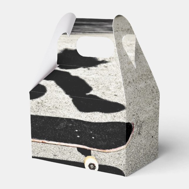 sandwiched skateboard favor box (Front Side)