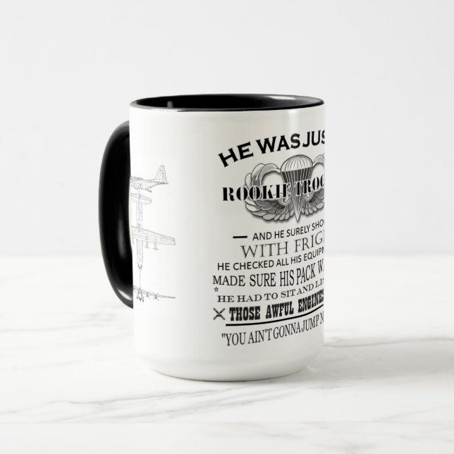 Sang sur la tasse de café de canalisations (Devant gauche)