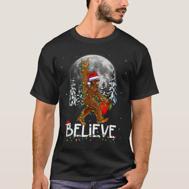 Santa Bigfoot Christmas Lights Funny Sasquatch Bel T-Shirt (Front)