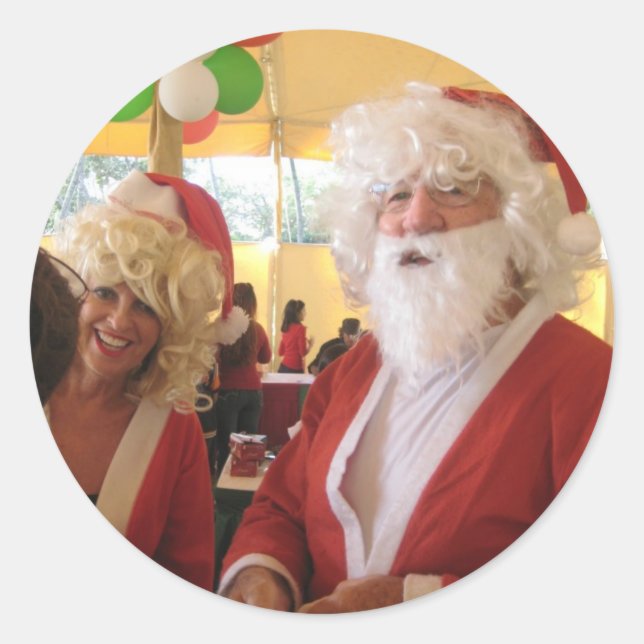 Santa & Mrs. Claus Christmas Celebration – Festive Classic Round Sticker (Front)