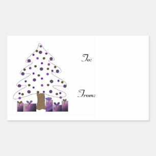 Sapin de Noël avec étiquette de cadeau violet