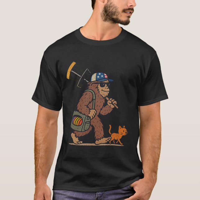 Sasquatch Disc Golfer Funny Cat Disc Golf  T-Shirt (Front)