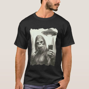 Sasquatch Selfie Big Foot Rock On UFO Alien Funny T-Shirt