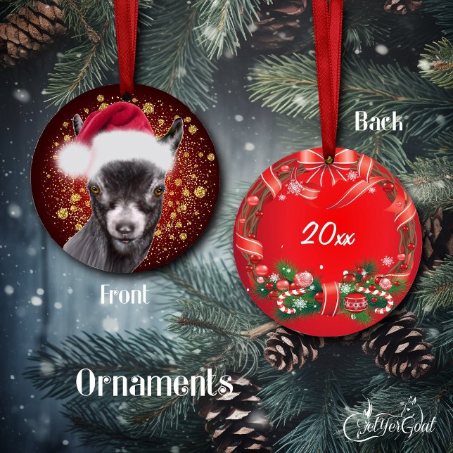 Sassy Pygmy Chèvre Santa Hat Ornement de Noël (Sassy little pygmy goat wearing her Santa hat  with gold snowflakes, dated on the back #zazzlemade )