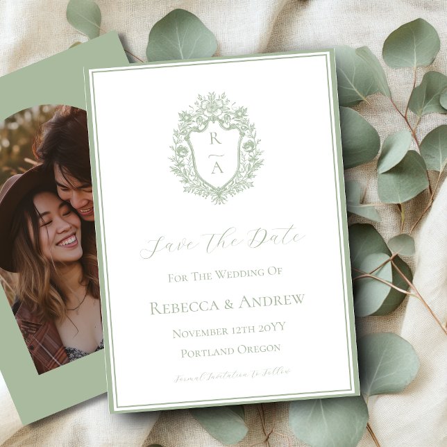 Save The Date Blason de monogramme vert sauge et photo  (Créateur téléchargé)