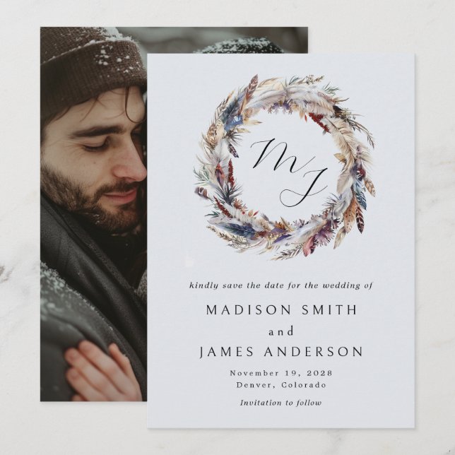Save The Date Boho Feathers Wreath Monogramme Mariage hivernal (Devant / Derrière)