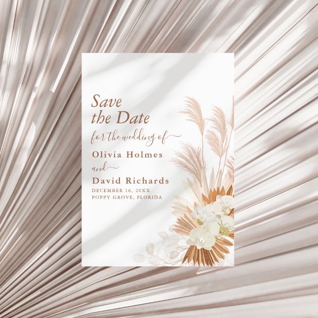 Save The Date Boho Terracotta Herbe de Pampas Orchidée Faire-Par (Boho Terracotta Pampas Grass and Orchids Wedding Save The Date on a sunny neutral dry palm leaf.)