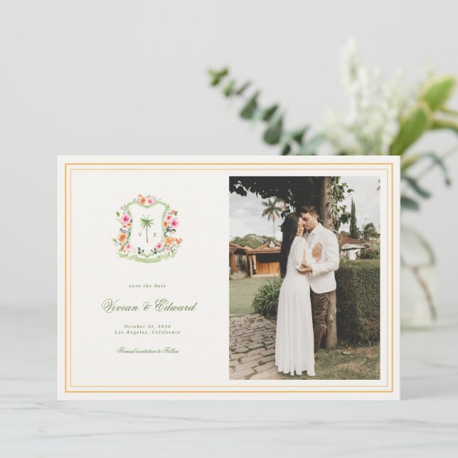 Save The Date Bright Tropical Palm Tree Crest Beach Wedding (Debout devant)