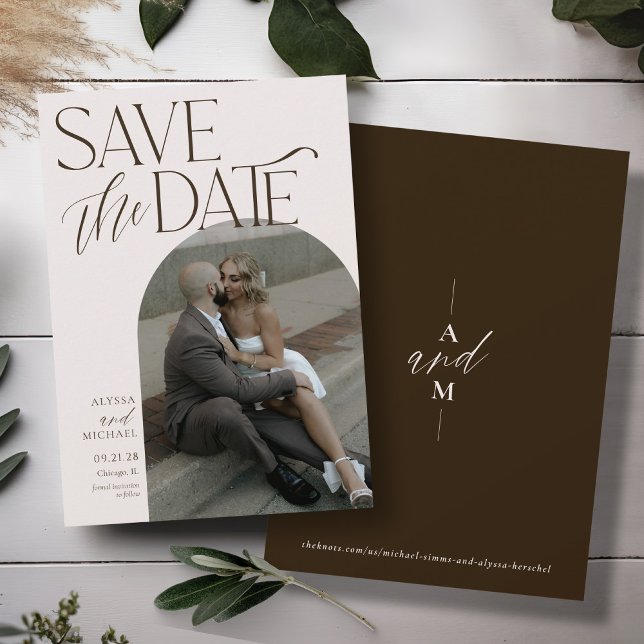 Save The Date Brown moderne simple Arc Photo Mariage élégant (Elegant modern arch photo typography inline monogram simple beige and brown wedding save the date)