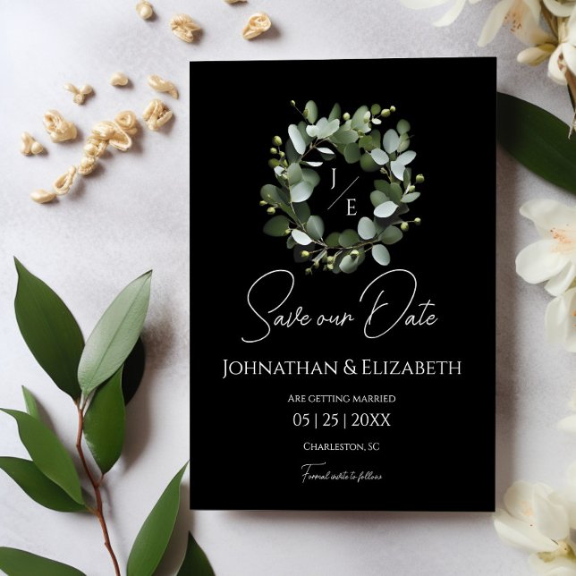 Save The Date Couronne Monogramme Eucalyptus moderne | Black (Black Modern Monogram Eucalyptus Wreath Save the Date)