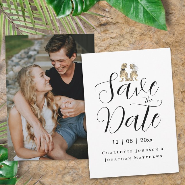 Save The Date Dinosaur mariée et Mariage de chambre (Funny Dinosaur wedding modern photo save the date invitation T-Rex dino bride & groom elegant script)