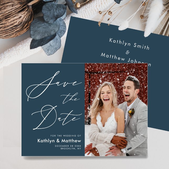 Save The Date Dusty Blue Elegant Script Mariage photo moderne (Créateur téléchargé)
