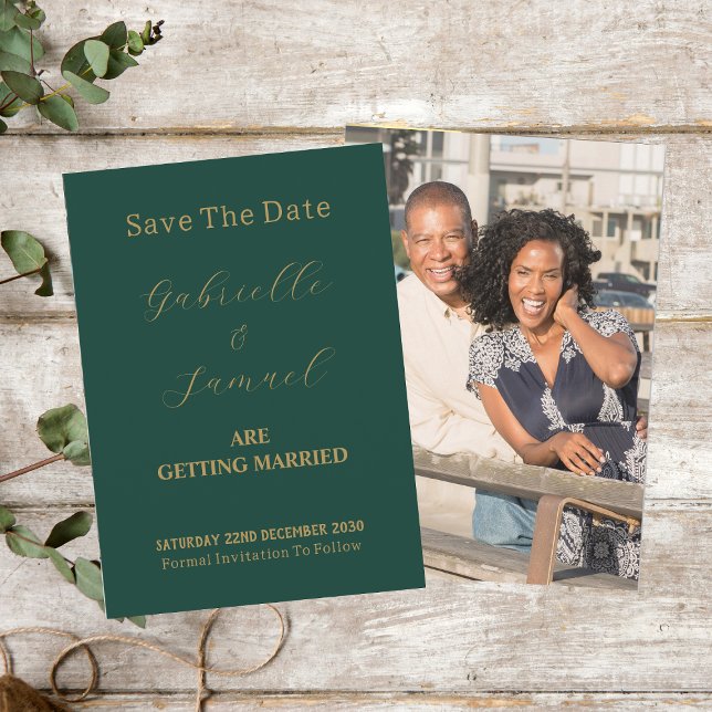 Save The Date Élégant Gold Script Couple Photo Vert (Front And Back)