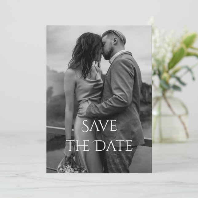Save The Date Élégant Moderne Mariage Photo en Noir et Blanc Scr (Debout devant)