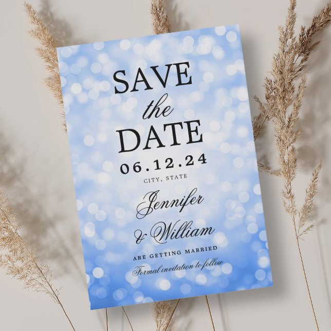 Save The Date Élégant Script Mariage Navy Blue Bokeh Lumières (Elegant Script Wedding Navy Blue Bokeh Lights Save The Date)