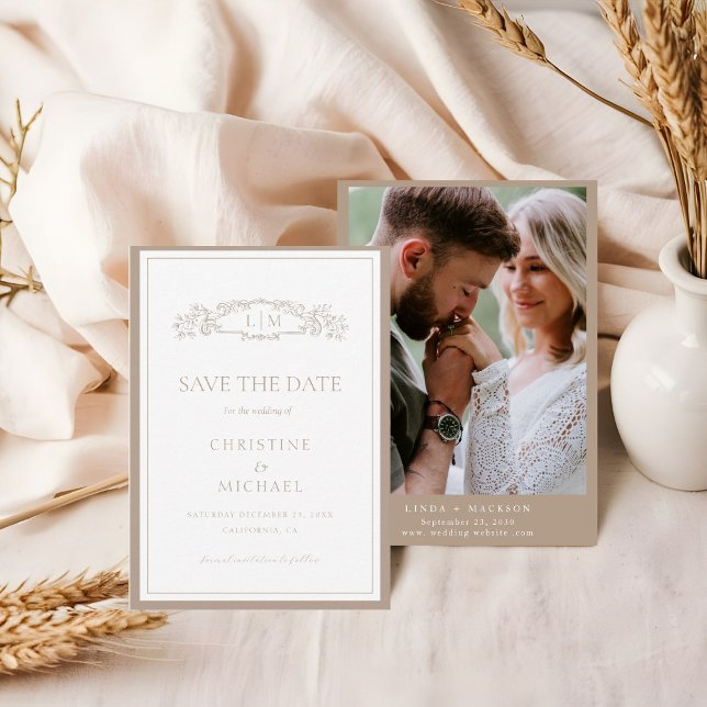 Save The Date Élégant Taupe mariage de monogramme de crête botan (Créateur téléchargé)