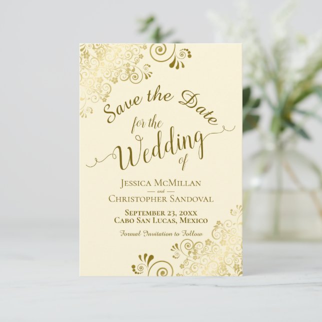 Save The Date Élégante Filigree dentelle d'or sur Mariage de crè (Debout devant)