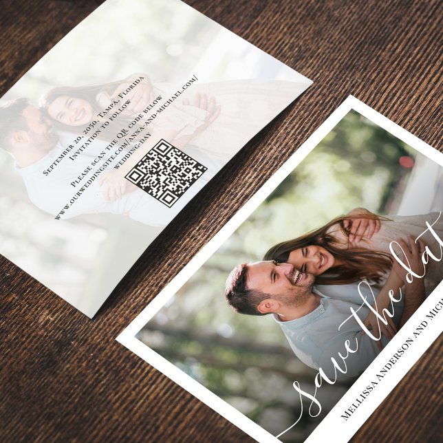 Save The Date Élégante photo de mariage Enregistrer la date (Wedding save-the-date photo card with a scannable QR code. )