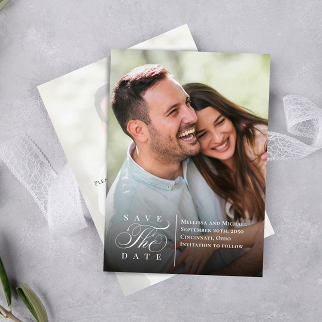 Save The Date Enregistrer la date Photo Elégant Typographie Scri (Save the date photo card with a scannable QR code with calligraphy script. )