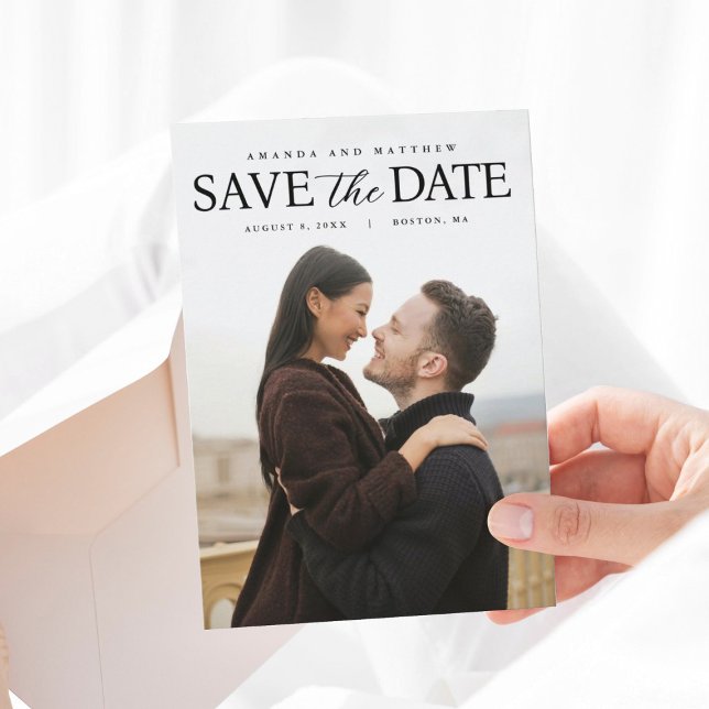 Save The Date Faire part moderne avec photo intégrale (Full Photo Modern Save the Date with plaid back design with monogram and information on back.)