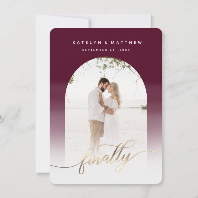 Save The Date Finalement Gold Script Burgundy Arche photo encadr (Devant)