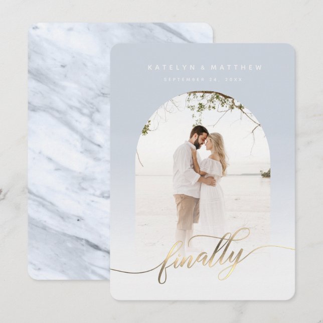 Save The Date Finalement Gold Script Dusty Blue Arched Photo enc (Devant / Derrière)