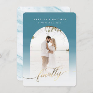 Save The Date Finalement Gold Script Waterfall Arch encadré phot